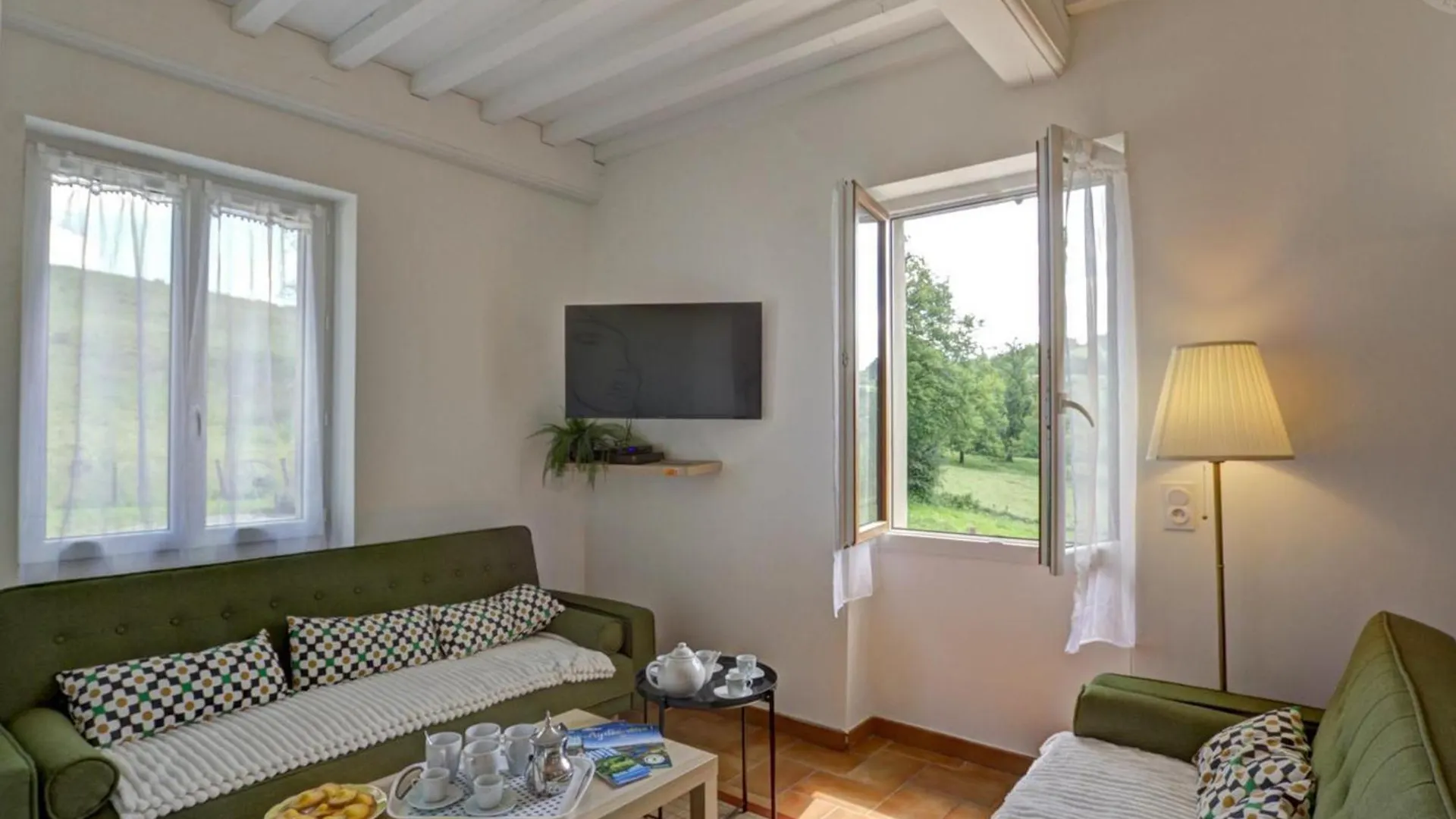 Holiday home Charmant Gite Cocooning Avec Terrasse Et Animaux Acceptes - Fr-1-496-306 Belmont-de-la-Loire France