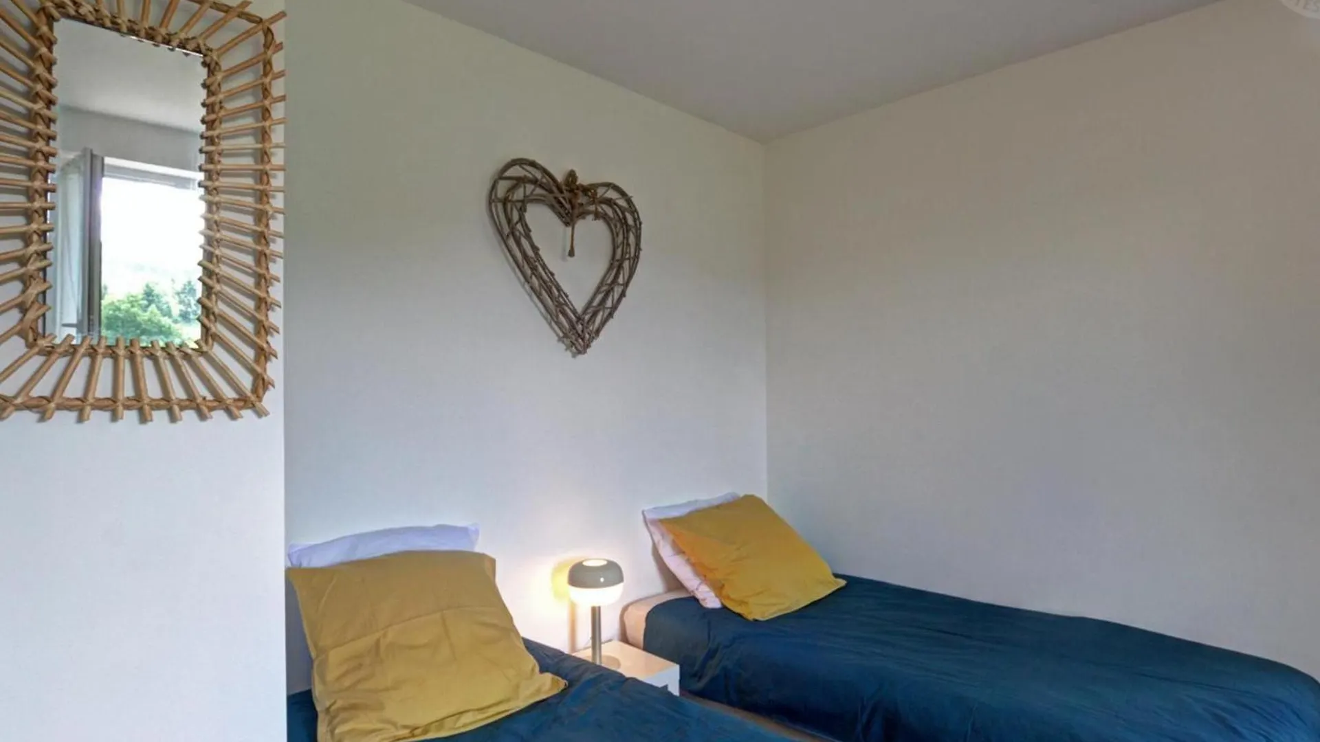 Holiday home Charmant Gite Cocooning Avec Terrasse Et Animaux Acceptes - Fr-1-496-306 Belmont-de-la-Loire